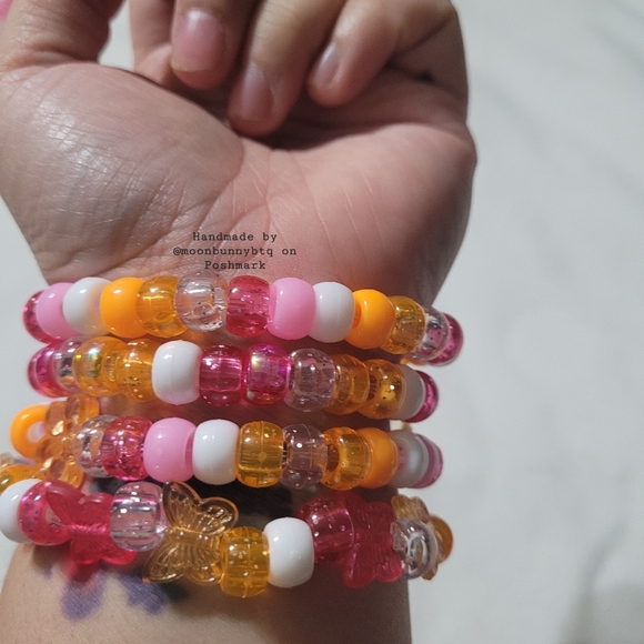 Handmade stacking bracelet "lesbian" LGBT pride 🏳️‍🌈 beaded kandi - Picture 3 of 11